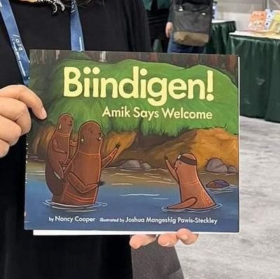 🐻2S momma bear with twin cubs....kitchen table auntie💞
author of Biindigen! Amik Says Welcome published by Owlkids out on March 15, 2023.