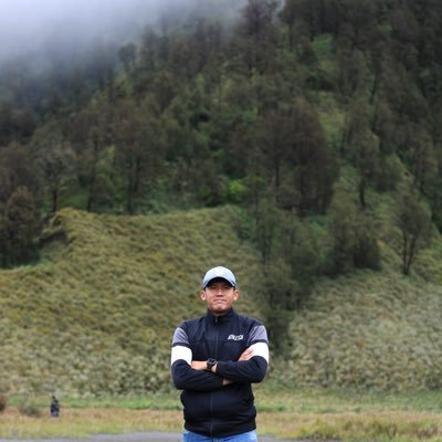 frmnsyhk's profile picture. Nikmati hidup selagi hidup masih bisa dinikmati
Bunga S