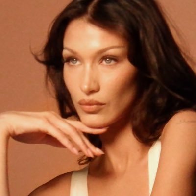 Cuenta de @bhadidarg exclusiva para Gifs de la modelo Bella Hadid.