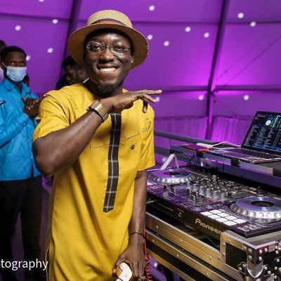 🏆Award Winning DJ @3fm| 🪩 Elite Bar | 📻 @asaaseradio #TheAfricanPlaylist & #urban233🎧 |📧djblackboigh@gmail.com