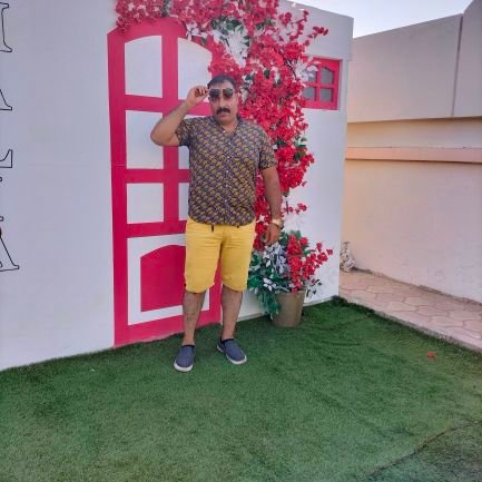 elahsar's profile picture. 