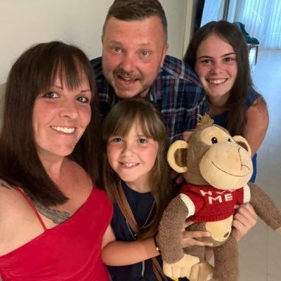 happily married woman and extremely proud mum to 3 beautiful and very intelligent girls, big sports fan and true yorkshire lass :-)