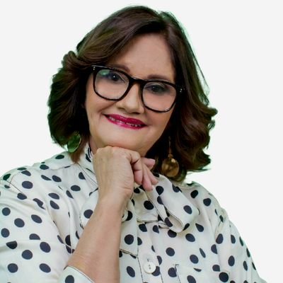 -Psicóloga clínica -
Terapeuta familiar 
 -Docente de la PUCMM  -Presidenta de CEDIC