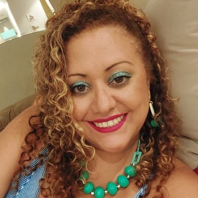 É professora nas Etecs, sindicalista, feminista negra e ELEITA  Codeputada estadual pela Bancada Feminista do PSOL com 255.771 votos.
@bfeministapsol