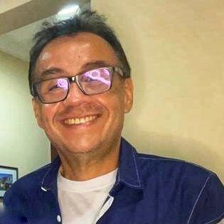 rraspo73's profile picture. 23 años de periodista. manejo de crisis. loco por el periodismo. enamorado de sus dos hijas. FRASE_los noticieros son el reflejo del alma de quién los produce.