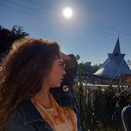 EliiAcIs's profile picture. Sígueme, equis nos perdemos juntos
*En los extravíos nos esperan los hallazgos porque es preciso perderse para volver a encontrarse
- Eduardo Galeano
💜🌈☀️🦋🌾