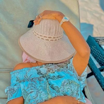 Zubiee_Oyiza's profile picture. 😍Sweet_But_Psycho🥵
 #StrivingMuslimah 😌
   #Anebira ❤️ 
 ||Simplen'Natural|| 
     |||Lagos B®€€d|||
     💫Fashionista 💫
|||Abusite|||