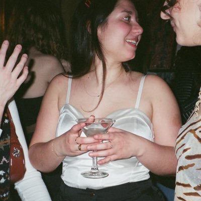 JuliaMaluf120's profile picture. ¯\_(ツ)_/¯