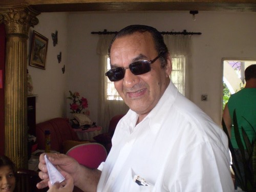 casado, religioso, adoro todos tipos de musica , gosto de filmes , praia, e do corinthias, sou um homem muinto feliz graças a minha familia e meus amigos.