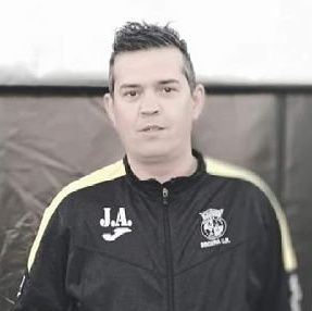 Técnico Deportivo Superior. Entrenador Nacional de fútbol UEFA PRO. 
Técnico Deportivo Escuela Municipal de deportes Puerta de Segura. 
Campus Sierra de Segura.