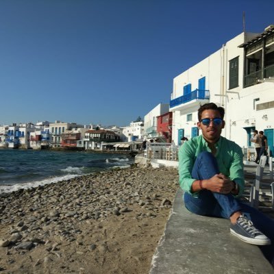 Çok düşünceli düşünerek kelimeleri seçerek kullanmayı çok severim ben kimseyi kırmadığım gibi kimseninde beni kırmasına izin vermem müsaade etmem