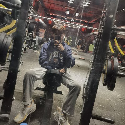 cleanflow77's profile picture. 02男研究生 180健身有腹肌 找py