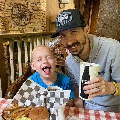 Beach Bum🏝.305✈️https://t.co/Zs5AxEamiq long Fan Of The Oilers /Tennessee TItans.#TitanUp. RCR racing.#3,#8
IRacing#7 410 Sprint.
Husband,Father.Die Hard Lake