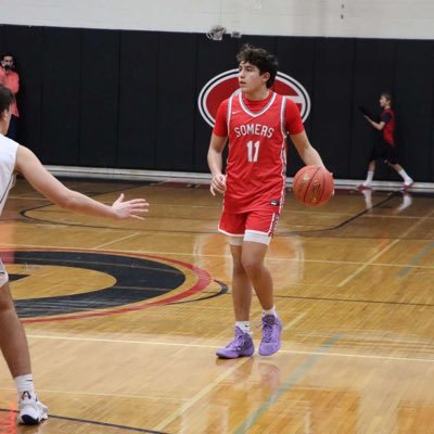 andrewvio11's profile picture. Somers ‘24 @SJFMBB 28’