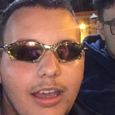 um qualquer tentando ser alguma coisa