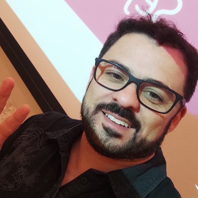Pai de gêmeos, amante de rock e uma boa béra. Fã de fórmula 1 e esportes em geral. Criador do portal Curitiba TI e do evento RecrutaTech.