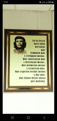 Soy una persona alegre, dedicada y revolucionaria
