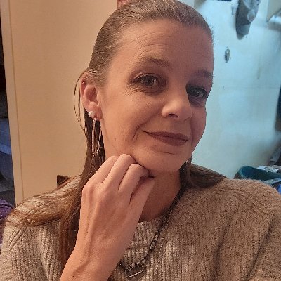 Stay at home mom, looking to bring some Sparkle to your life with Park Lane Jewelry ✨️ I'm also on fb & ig.