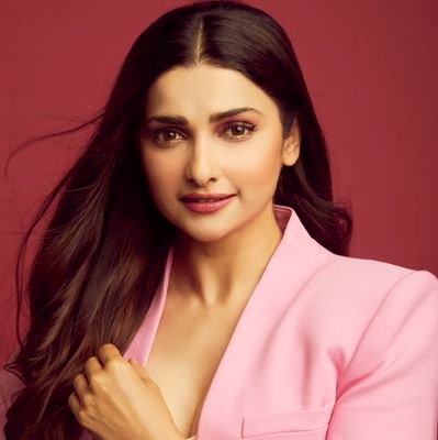 One of the unofficial fanclubs of a beautiful and talented actress @itsprachidesai.Follow for exclusive updates and more she follows us on 6.01.2016.