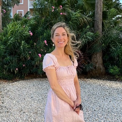 Academic Librarian at Brock, 🩰🧘‍♀️ Barre/Yoga Instructor, mom of 3 with a passion for books, fitness & everything beauty 💗
