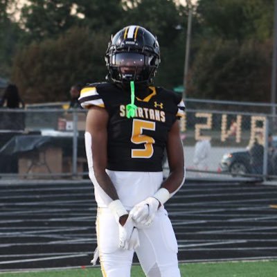 Kelby Key|Marian Catholic High School| C/O 24’| WR/DB•6’0•176|3.0 gpa|Email: kelbykey@icloud.com|hudl link⬇️