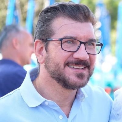 Psicólogo, professor, filósofo, escritor, deputado estadual pelo Partido dos Trabalhadores.