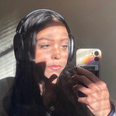 seasonalemo's profile picture. 🪩❤️‍🔥👼🏻🎱 computer girl.
