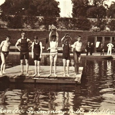 We are a group of local residents (Willesden Green, Cricklewood, Dollis Hill) interested in the pursuing the regeneration of the Gladstone Park Lido.