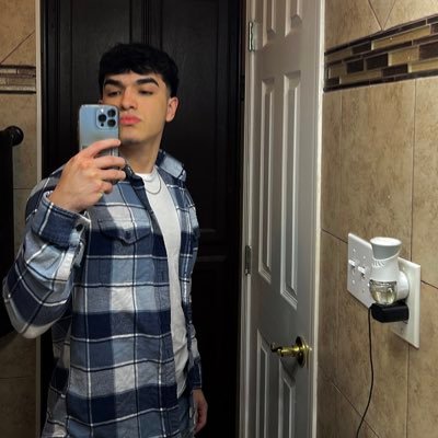 sarlac1210's profile picture.