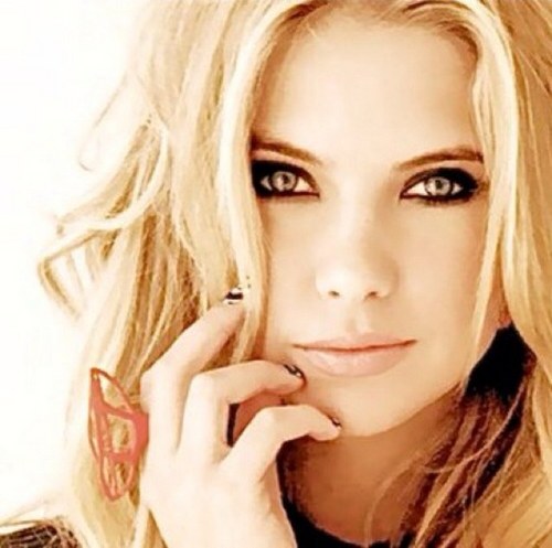 Hanna_BB_Marin's profile picture. Hey I'm Hanna FABULOUS Marin. My best friends are @MonaaLove @Aria_montgom34 @spencehastings and @emily_fields34 haha. I'm single n fabulous! Mwah Biatches!