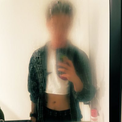 theatre designer • they/he • transmasc nonbinary • triple air sign • thoughts are my own