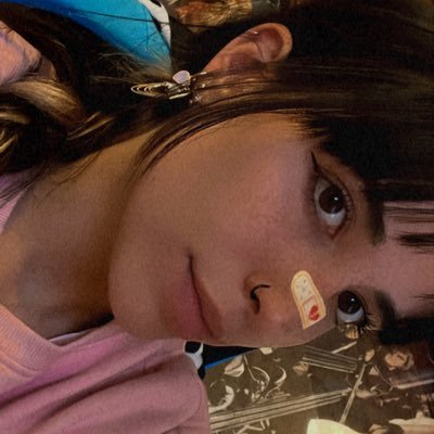 paulapozueco_'s profile picture. everyone have to be drunk on something to keep moving あなた の 夢 お 諦めて 死ぬ