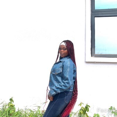 A pretty short girl ….. tweeting all her thought……. God & Money 🤍