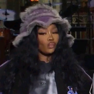 OkOkwii's profile picture. Non-binary