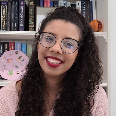Blogueuse et autrice 📚
Je parle de livre, musique et de série et parfois des 3 en meme temps.
Parlez moi d'Hunger Games et on sera copain 🏹