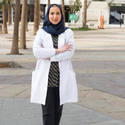 البورد السعودي في طب و جراحة العيون / استشارية الشبكية الإكلينيكية و أمراض التهابات العنبية - زمالة جامعة الملك سعود