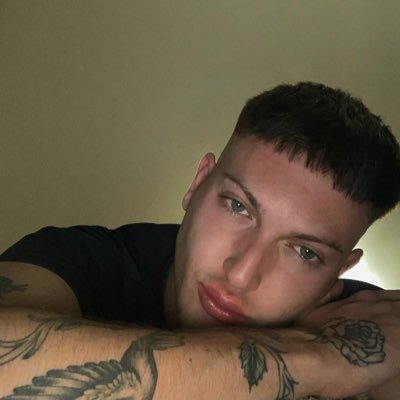 briandejota's profile picture. candado @briianmln | chivatos y fekas bye | granjero busca esposo