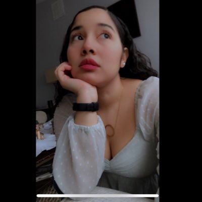 Nina041716's profile picture. 