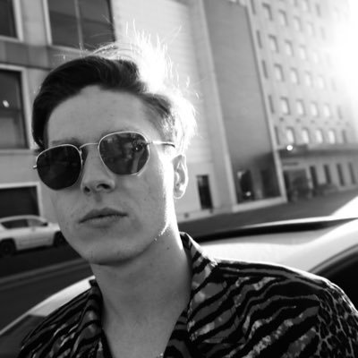 ETKEGO's profile picture. sanat için soyun para için öl