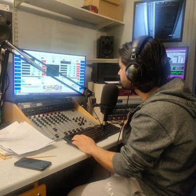 Afghnistan🇦🇫👉UK🇬🇧
journalist, Author & translator
worked in Gorbat radio & TV, Pasoon Ghag Radio 90 FM and Zafar Radio 95,2 FM.
Working with Unity Radio