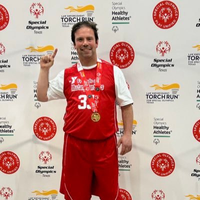 half court king🏀👑 and a Twitter video god and I am a 27 Time world champion in special Olympics Check out my @youtube channel at Jake Janowczyk