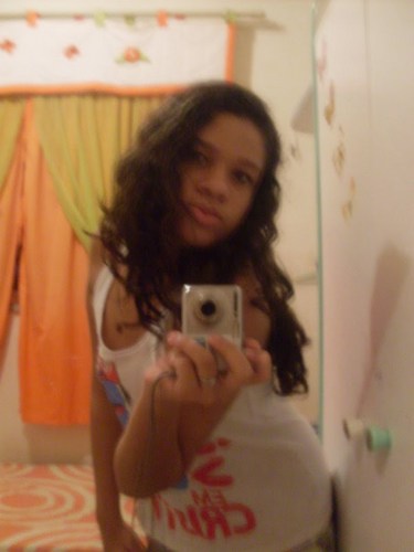 Sou Alyciia, Prazeer :) ?! shsushsu Seguee aê .. que sigo de Volta'