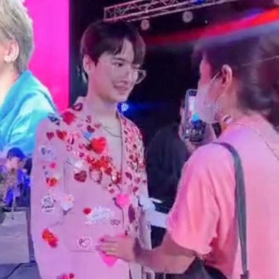 เพราะเธอคืออากาศดีดี ตอนเช้าตรู่
เพราะเธอคือประตูที่ใจเปิดไปหา
เพราะเธอคือตะวันที่แสงส่องมา
ให้หนึ่งชีวิต มีค่าและมีความหมาย.. 😍😍
#KristPerawat
#SingtoPrachay