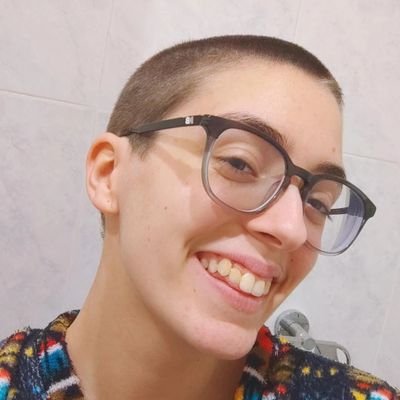(24) ella/she. 🏳️🌈 (esp/eng/cat)
Comunicadora audiovisual.
Intento de booktuber (sale mal) || A sucker for romance and queer agenda!! 47/25📚