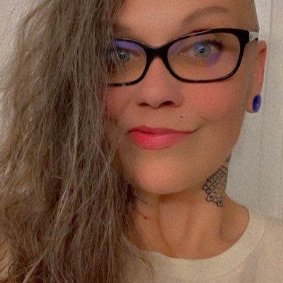 VictoriaAuthor_ Profile Picture