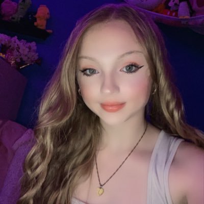 charleyylester's profile picture. 