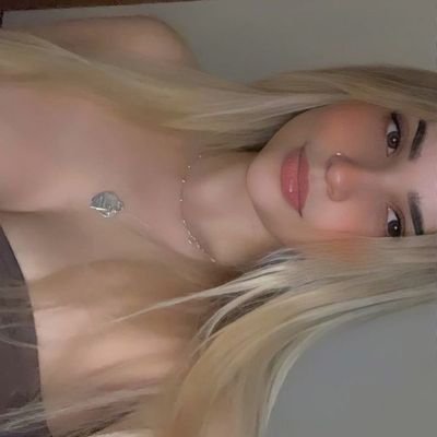 loladillaz's profile picture. 