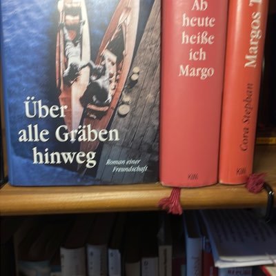 Schriftstellerin. Publizistin. Alte weiße Frau.