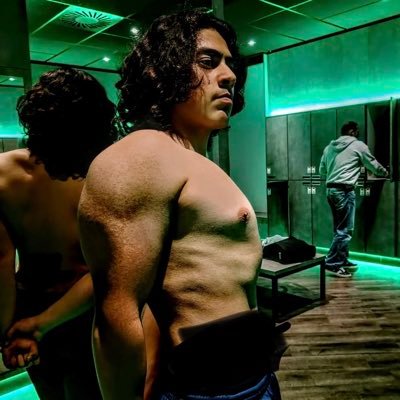 siktirgitlaaan's profile picture. 2021 user bin wieder da deswegen folg zurück!