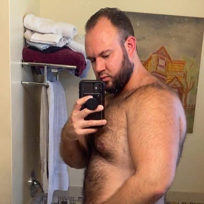 LA native. Single. Vegan-ish. Aspiring musclebear. Designer. Comedian. Goodie-two-shoes. Definitely not a bot. Co-founder of @bearslooking